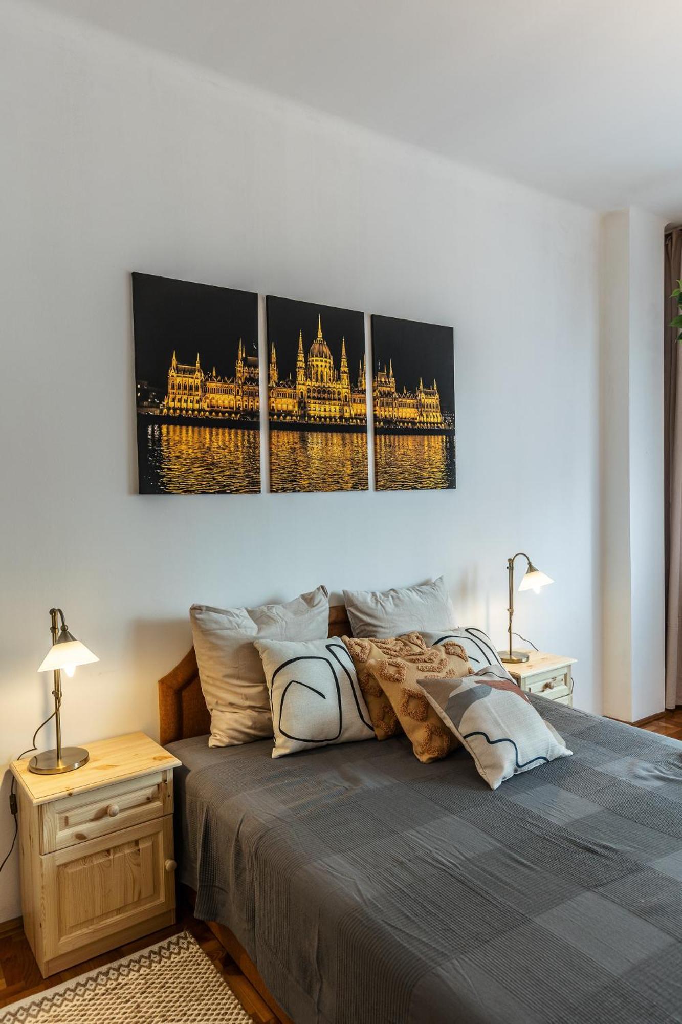 Bright & Spacious Riverside Apartment With Balcony Budapeste Exterior foto