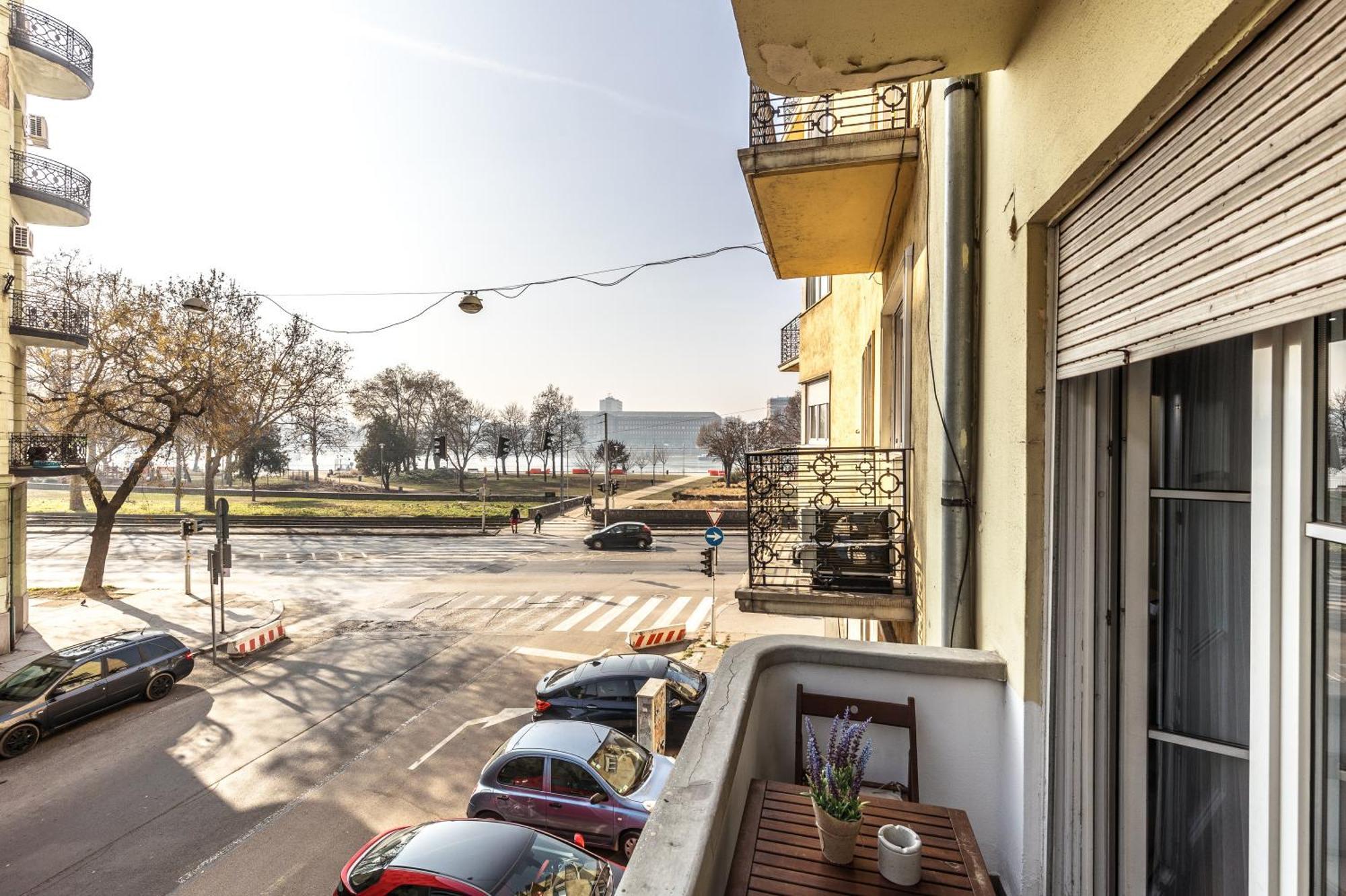Bright & Spacious Riverside Apartment With Balcony Budapeste Exterior foto