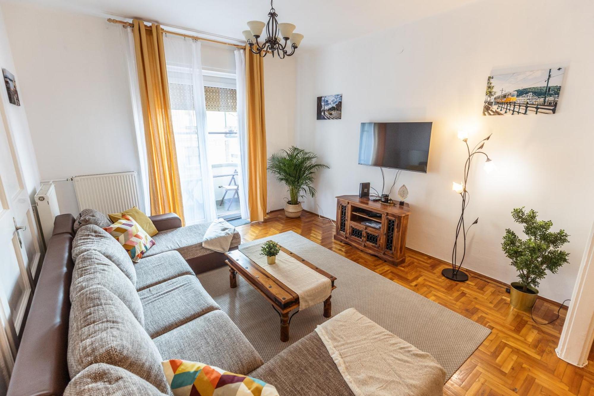 Bright & Spacious Riverside Apartment With Balcony Budapeste Exterior foto