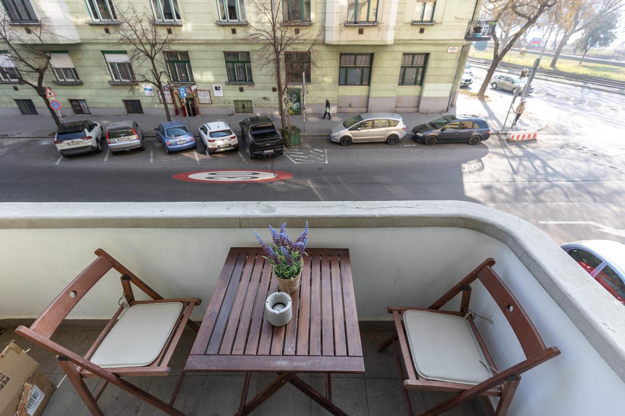 Bright & Spacious Riverside Apartment With Balcony Budapeste Exterior foto