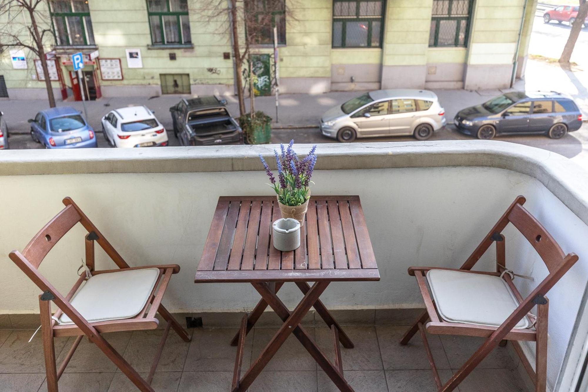 Bright & Spacious Riverside Apartment With Balcony Budapeste Exterior foto